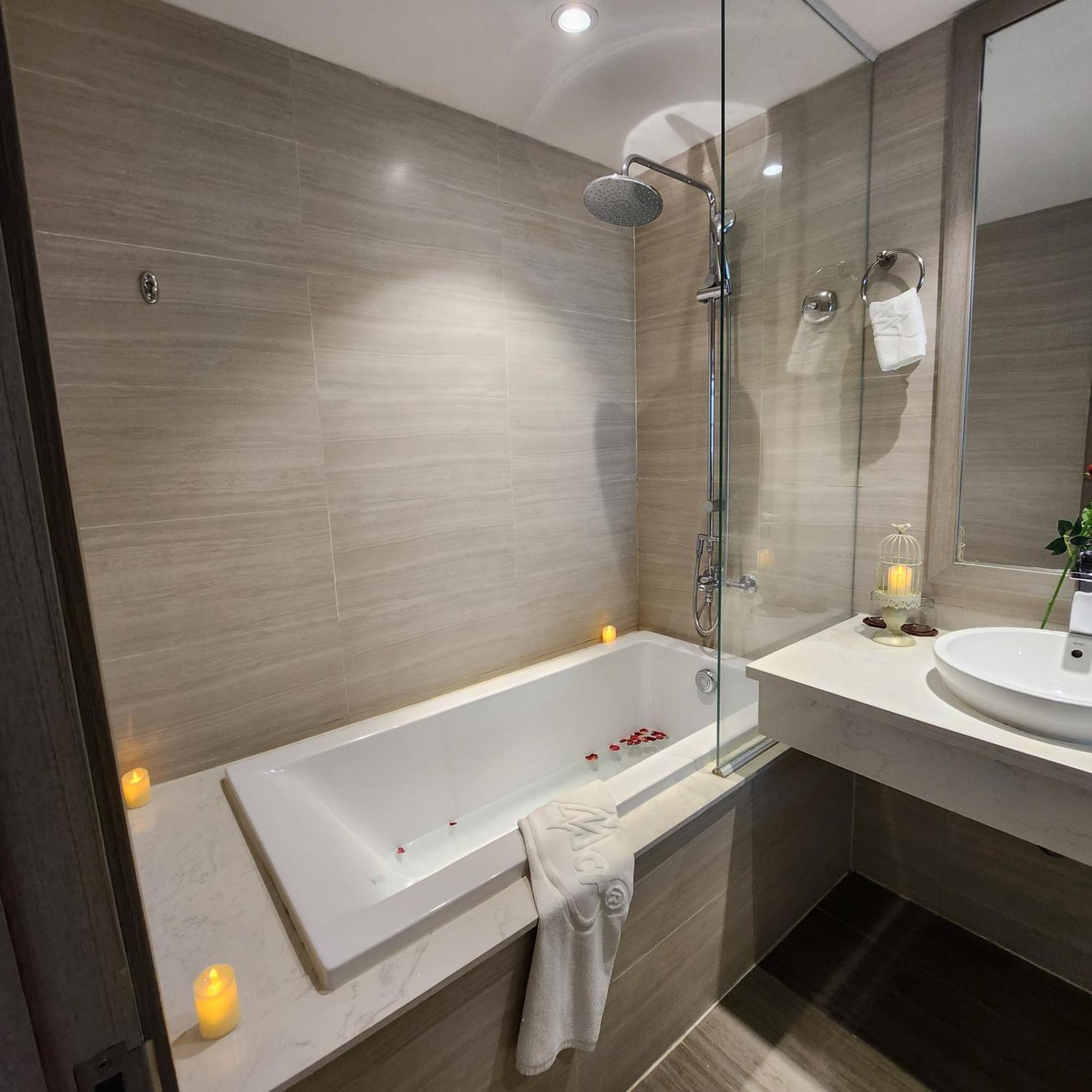 Hotel The Mcr Luxury Nha Trang Exterior foto