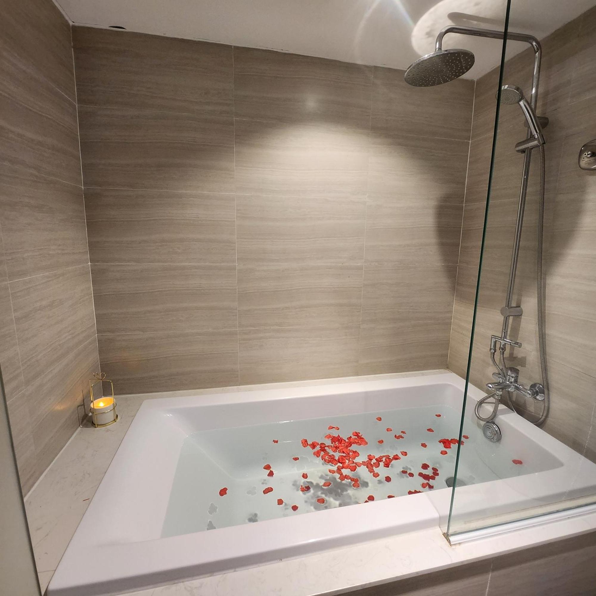 Hotel The Mcr Luxury Nha Trang Exterior foto